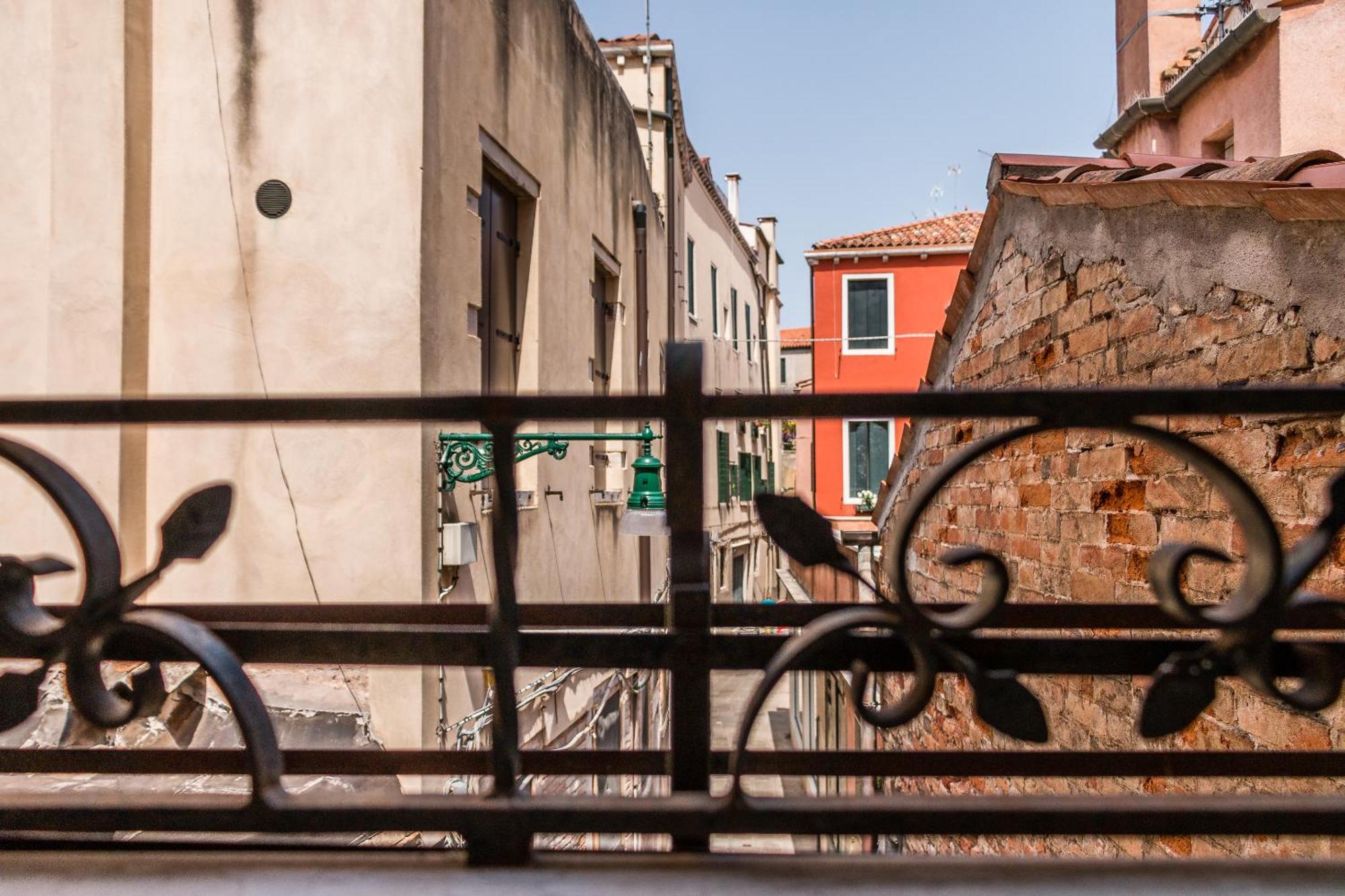 Ferienwohnung Doge'S Mirror & Stair @Frari Venedig Zimmer foto